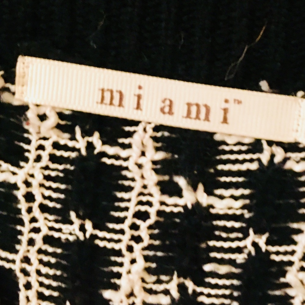 Mi Ami Black and White Patterned Sweater. - Picture 11 of 11